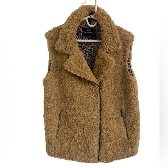 Jackets & Blazers - YEST beautiful mint condition Sherpa shearling teddy moto vest size 10